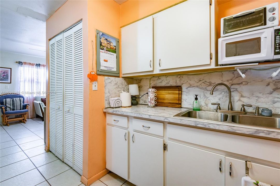 For Sale: $295,000 (0 beds, 0 baths, 1296 Square Feet)