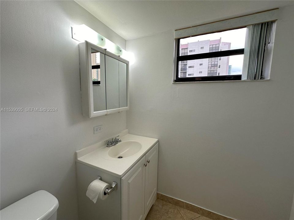 For Sale: $370,000 (2 beds, 2 baths, 894 Square Feet)