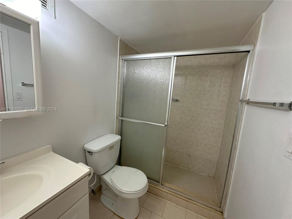 For Sale: $370,000 (2 beds, 2 baths, 894 Square Feet)