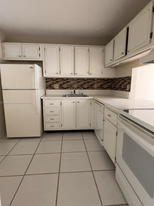 Recently Rented: $1,450 (1 beds, 1 baths, 704 Square Feet)