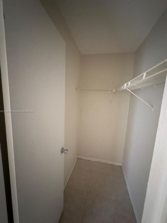 Recently Rented: $1,450 (1 beds, 1 baths, 704 Square Feet)