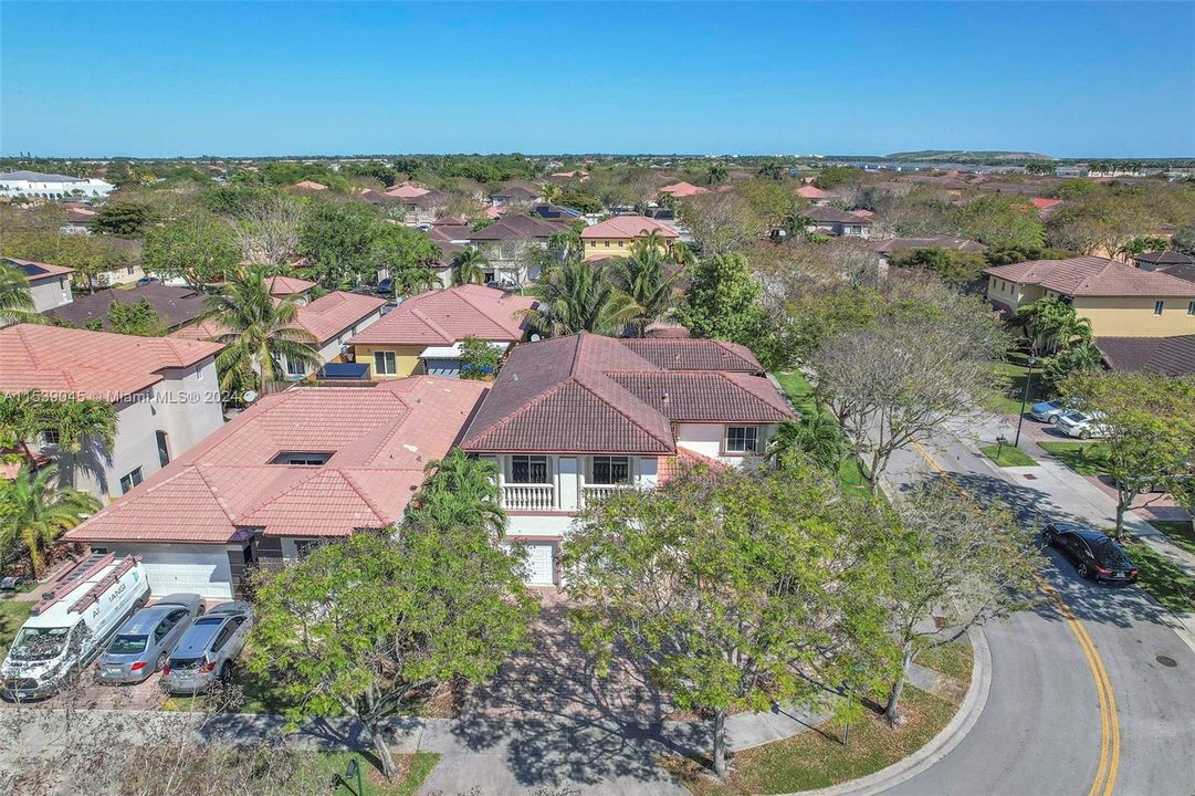 Recently Sold: $599,999 (4 beds, 3 baths, 2600 Square Feet)