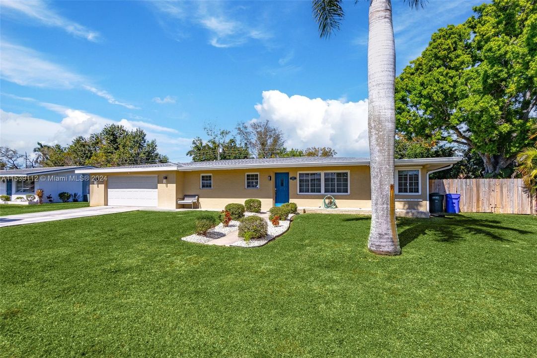 For Sale: $439,999 (4 beds, 2 baths, 1461 Square Feet)