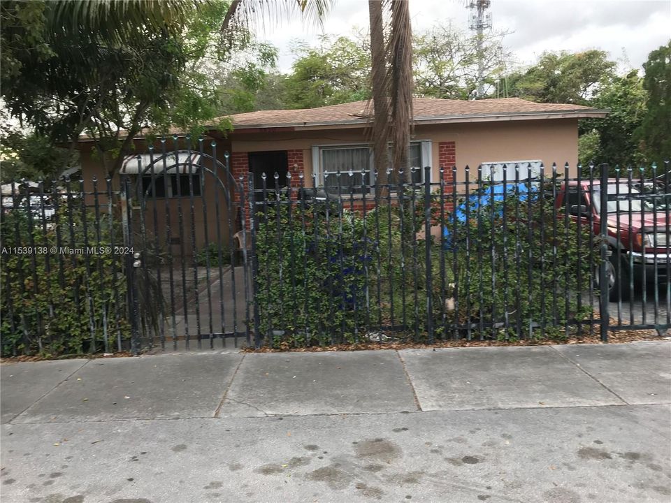 Recently Sold: $500,000 (2 beds, 1 baths, 1530 Square Feet)