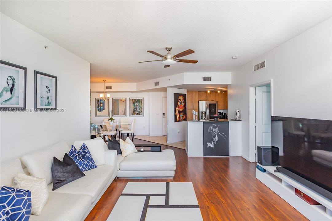 Recently Sold: $599,222 (2 beds, 2 baths, 1251 Square Feet)