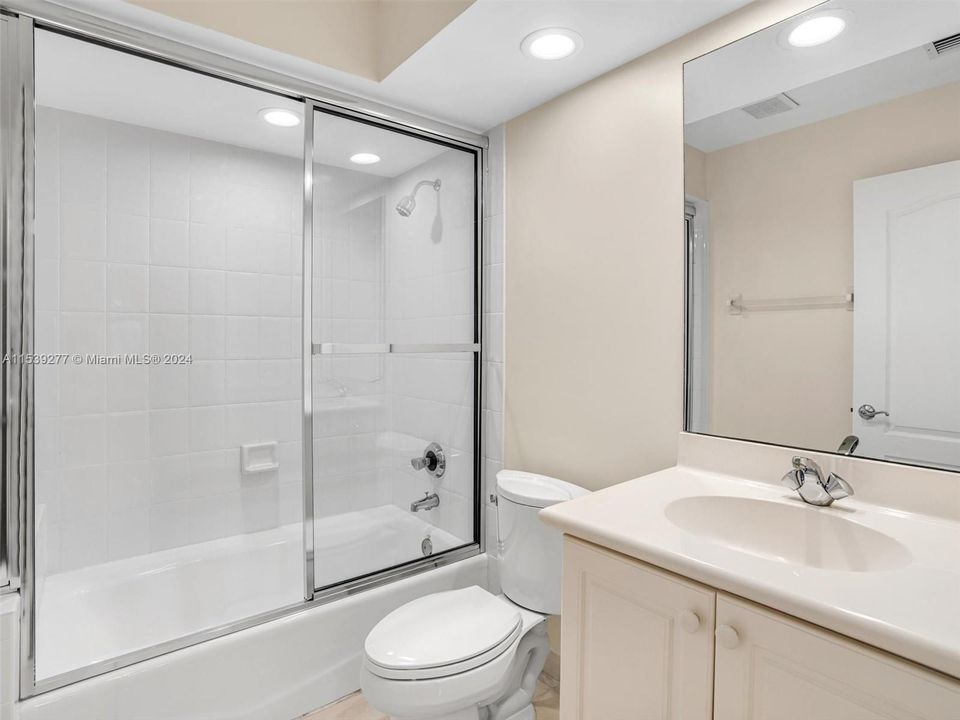 Недавно арендовано: $8,100 (4 спален, 4 ванн, 2954 Квадратных фут)