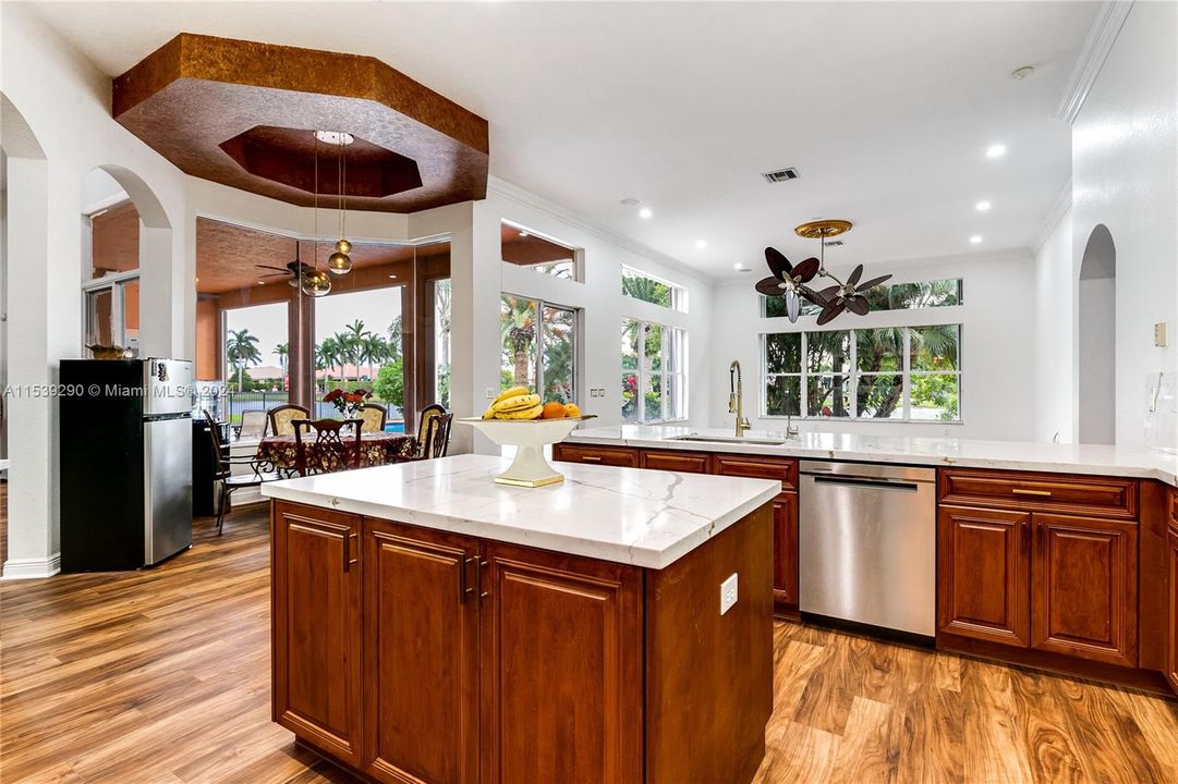 Recently Sold: $1,799,000 (5 beds, 4 baths, 4635 Square Feet)