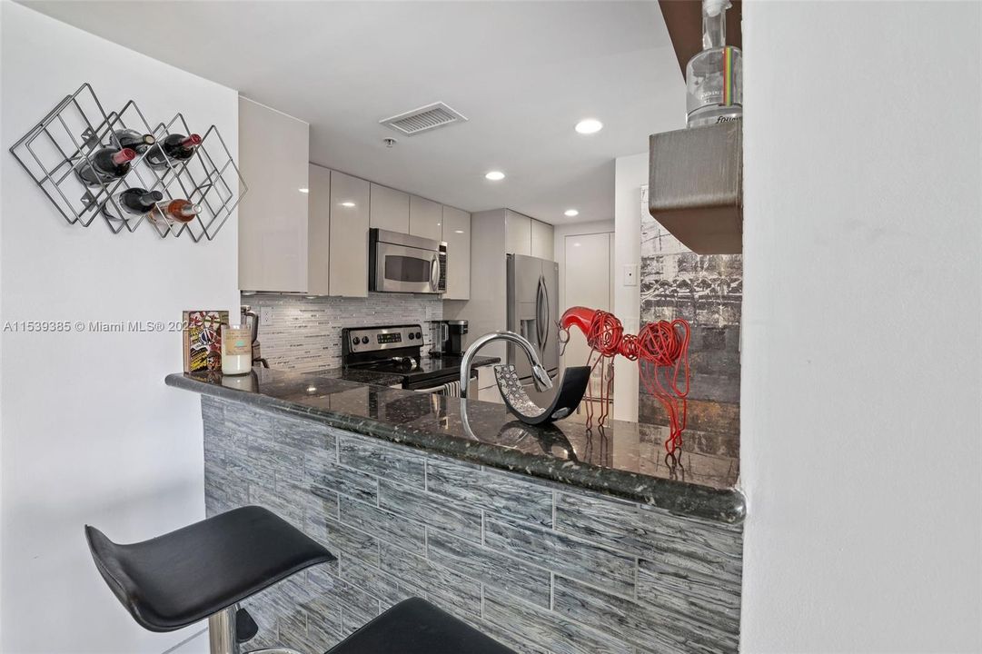 For Sale: $730,000 (1 beds, 1 baths, 746 Square Feet)