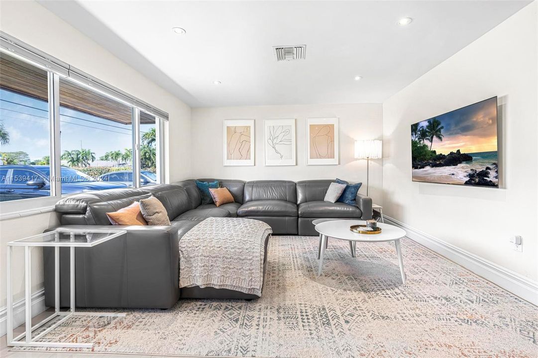 Recently Sold: $740,000 (3 beds, 2 baths, 1865 Square Feet)