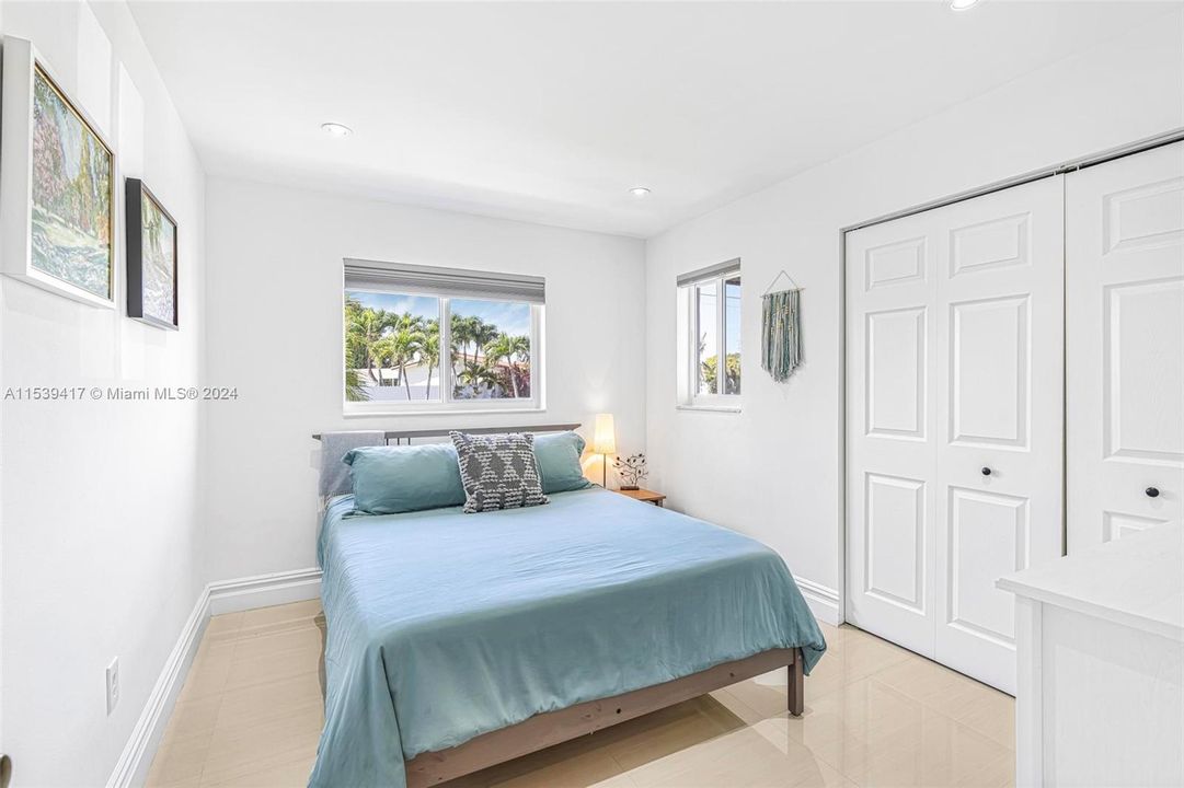 Recently Sold: $740,000 (3 beds, 2 baths, 1865 Square Feet)