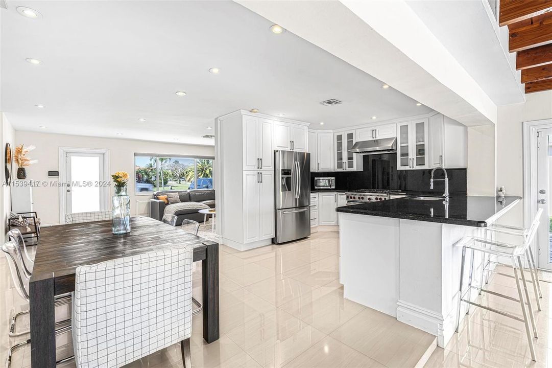 Recently Sold: $740,000 (3 beds, 2 baths, 1865 Square Feet)