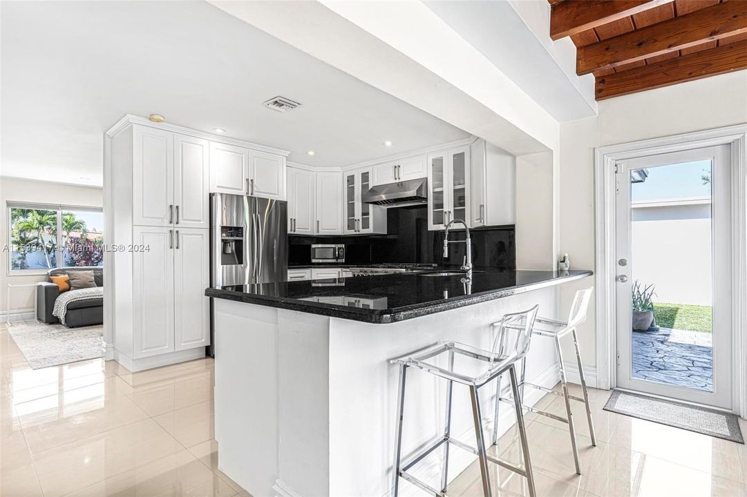 Recently Sold: $740,000 (3 beds, 2 baths, 1865 Square Feet)