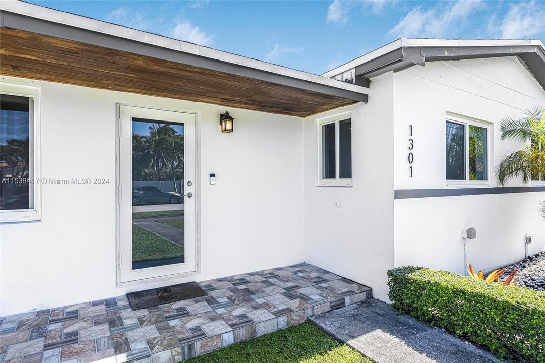 Recently Sold: $740,000 (3 beds, 2 baths, 1865 Square Feet)