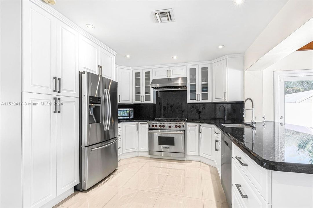 Recently Sold: $740,000 (3 beds, 2 baths, 1865 Square Feet)