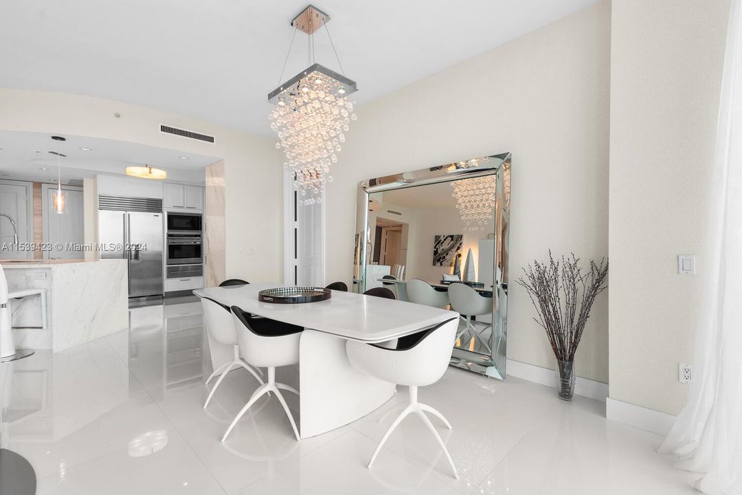 Recently Sold: $3,500,000 (2 beds, 2 baths, 2009 Square Feet)