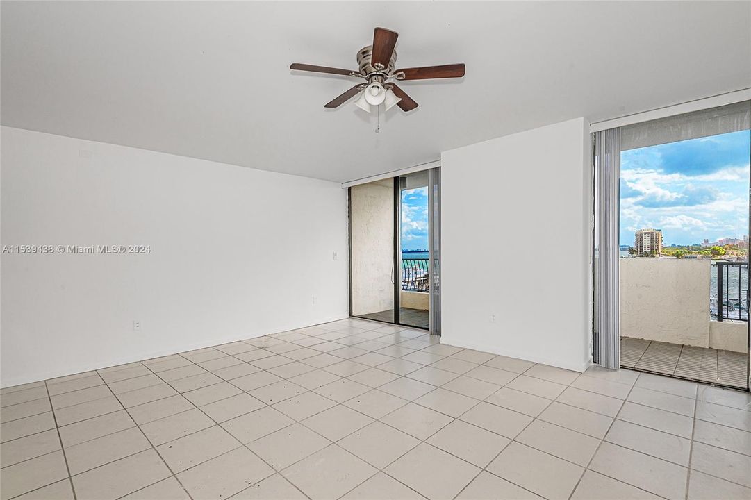 For Sale: $345,000 (1 beds, 1 baths, 840 Square Feet)