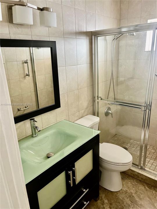 Active With Contract: $185,000 (1 beds, 1 baths, 656 Square Feet)