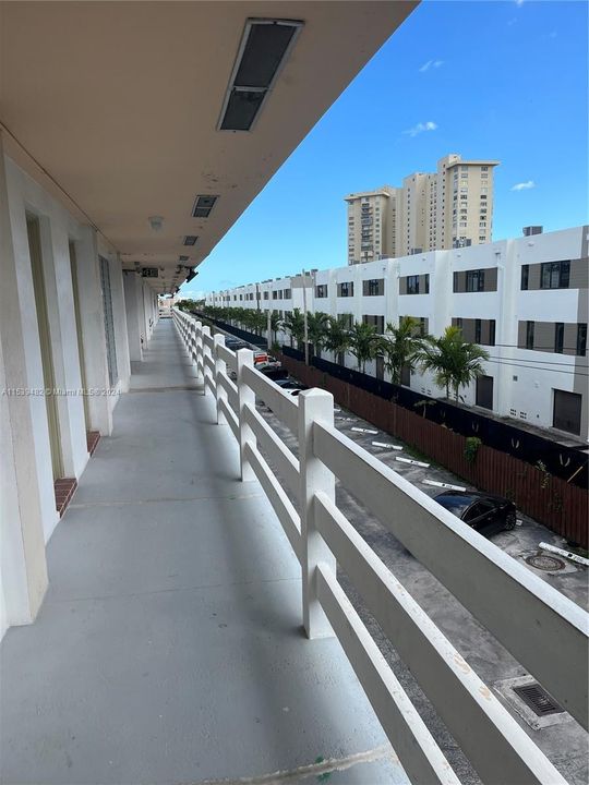 Active With Contract: $185,000 (1 beds, 1 baths, 656 Square Feet)