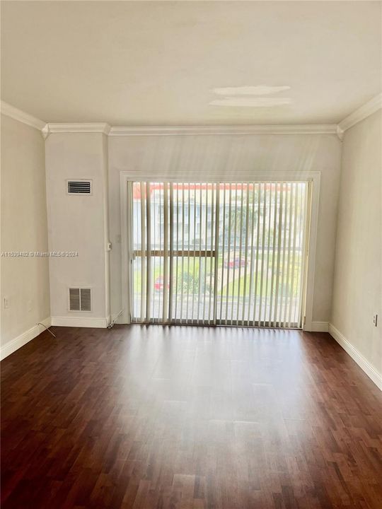 Active With Contract: $185,000 (1 beds, 1 baths, 656 Square Feet)