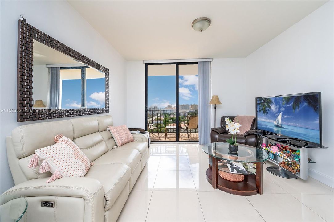 Active With Contract: $599,000 (2 beds, 2 baths, 1162 Square Feet)