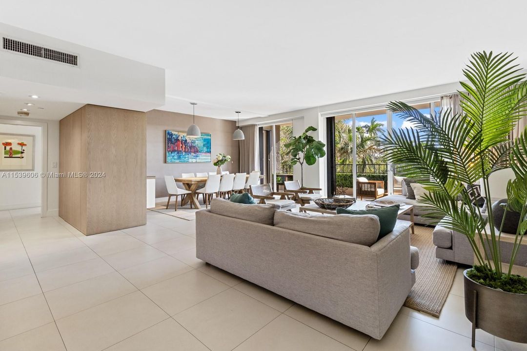 Recently Sold: $2,950,000 (4 beds, 4 baths, 3038 Square Feet)