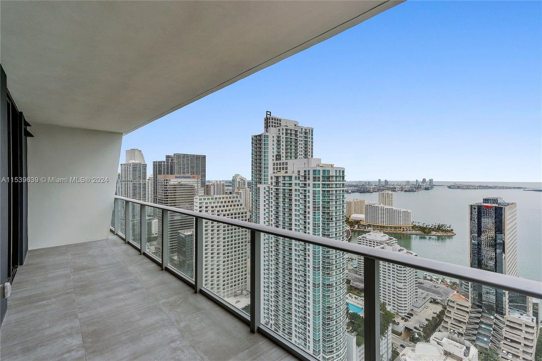 For Sale: $1,390,000 (2 beds, 3 baths, 1325 Square Feet)