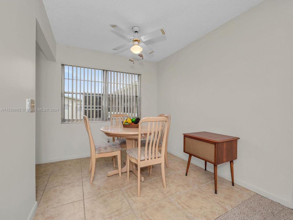 Active With Contract: $140,999 (2 beds, 1 baths, 820 Square Feet)