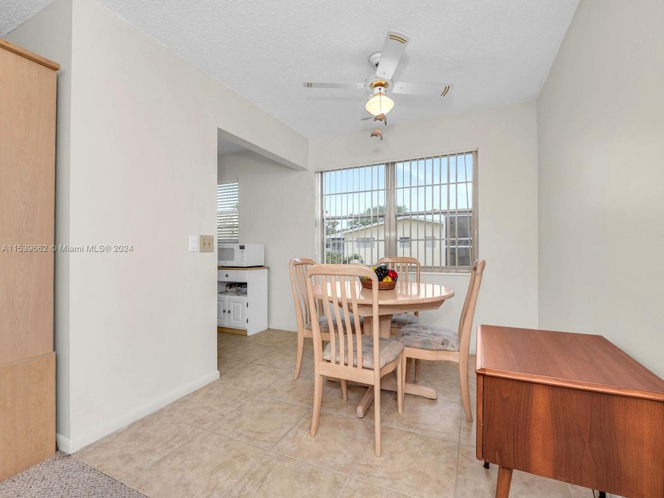 Active With Contract: $140,999 (2 beds, 1 baths, 820 Square Feet)