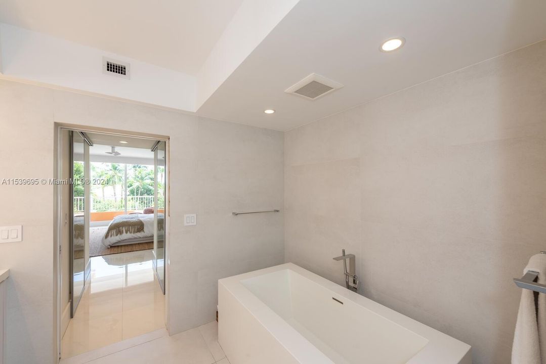 For Sale: $2,380,000 (2 beds, 3 baths, 2100 Square Feet)