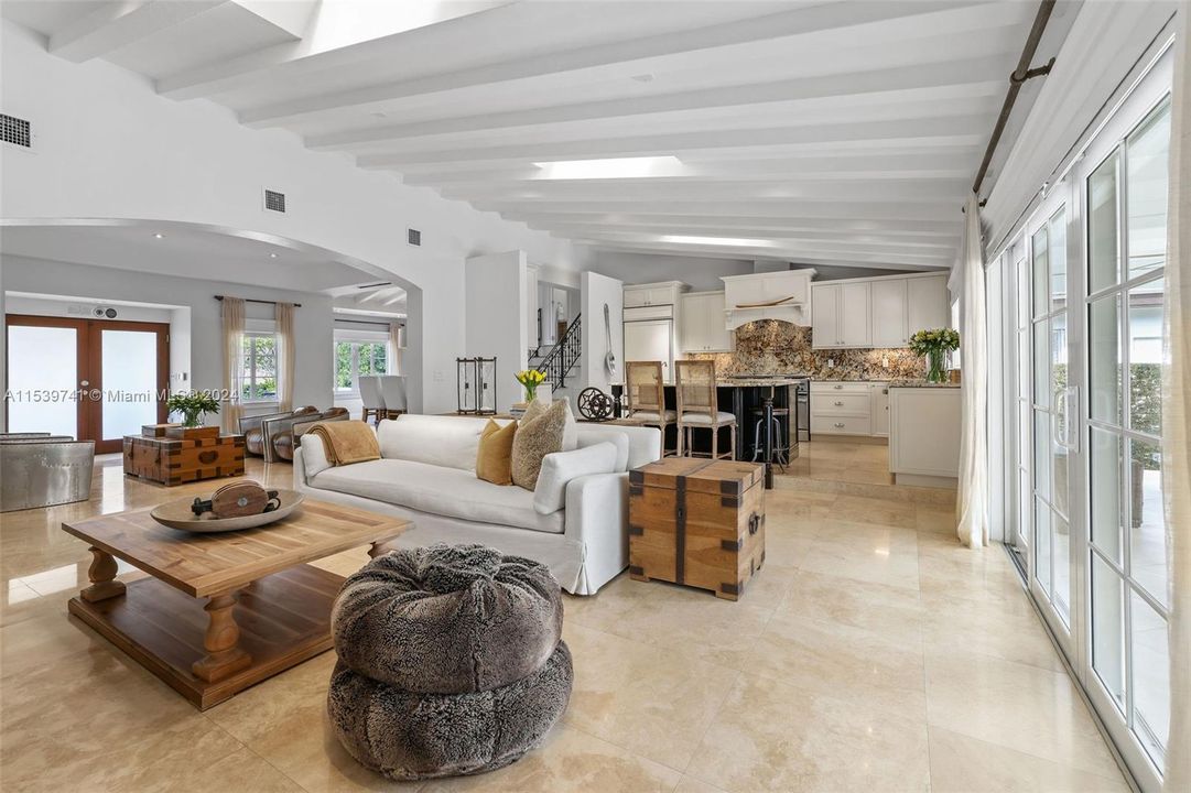 Recently Sold: $3,470,000 (4 beds, 3 baths, 2912 Square Feet)