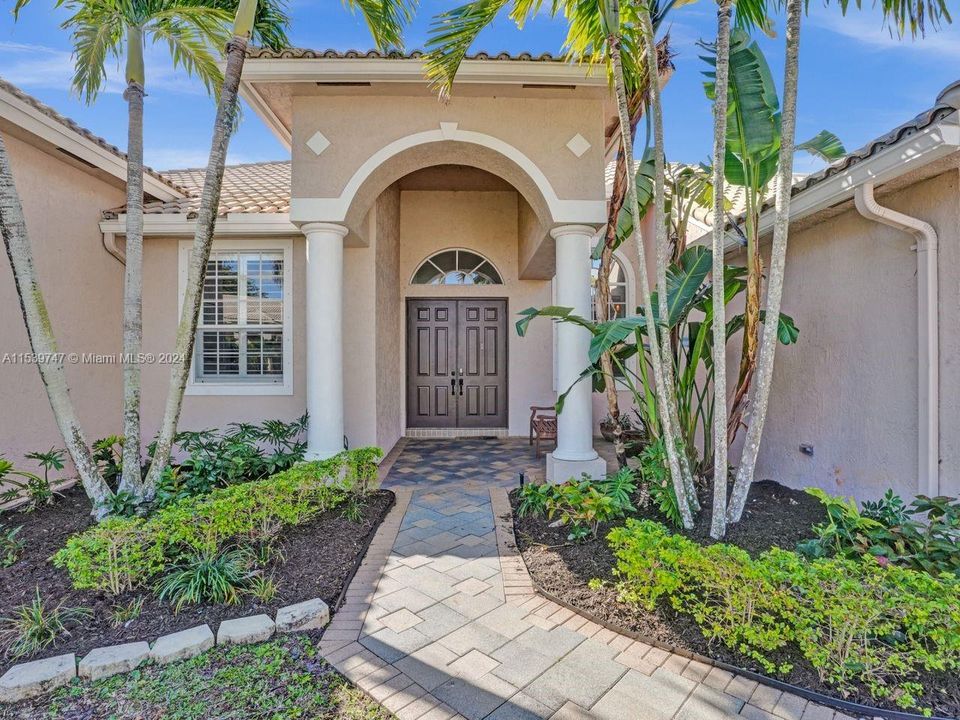 Recently Sold: $1,178,000 (5 beds, 3 baths, 3072 Square Feet)