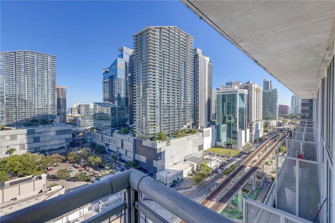 For Sale: $474,000 (1 beds, 1 baths, 843 Square Feet)