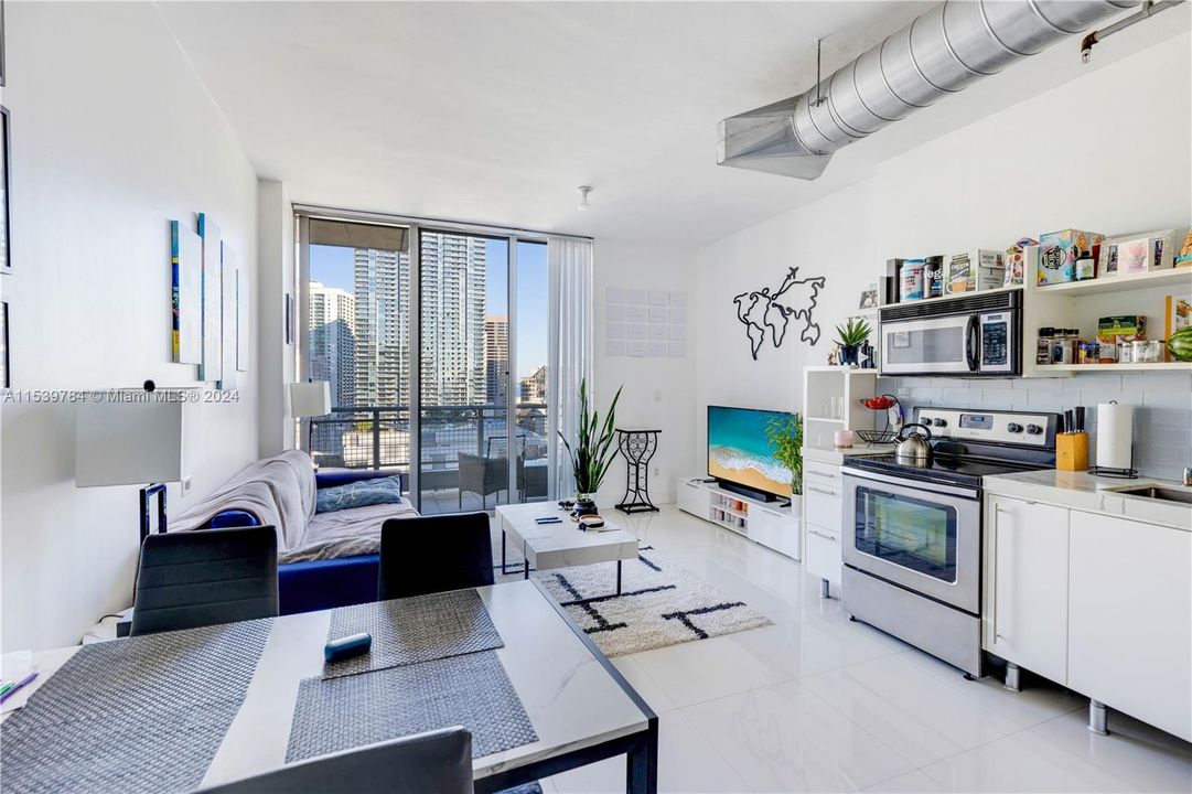 For Sale: $475,000 (1 beds, 1 baths, 843 Square Feet)