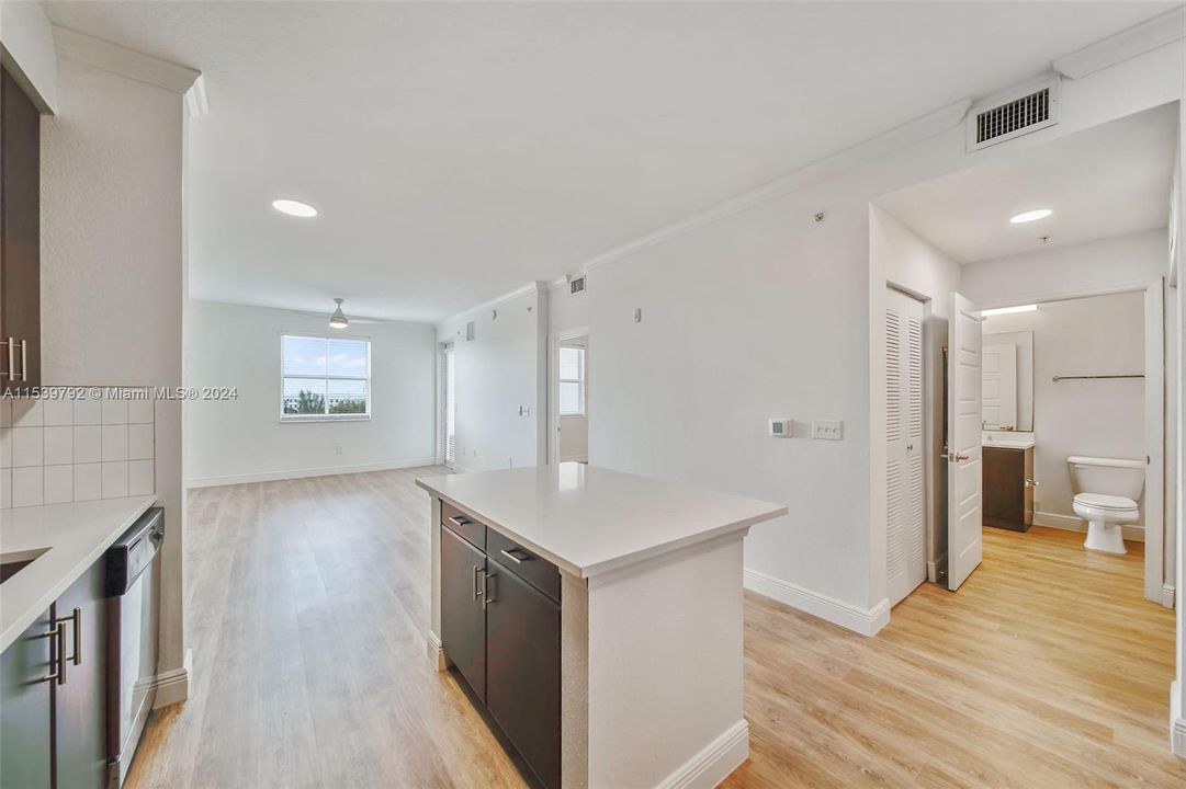 Active With Contract: $2,040 (1 beds, 1 baths, 778 Square Feet)