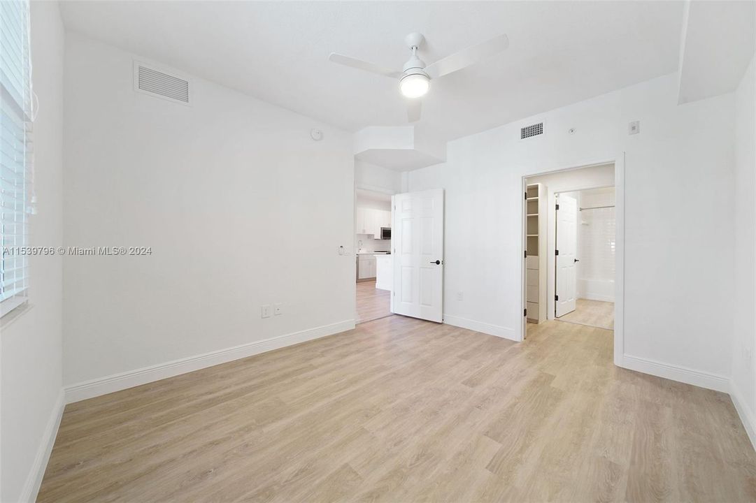 Active With Contract: $2,209 (1 beds, 1 baths, 778 Square Feet)