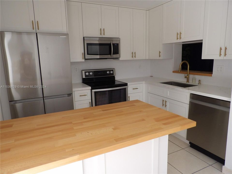 Недавно арендовано: $2,700 (2 спален, 2 ванн, 1395 Квадратных фут)