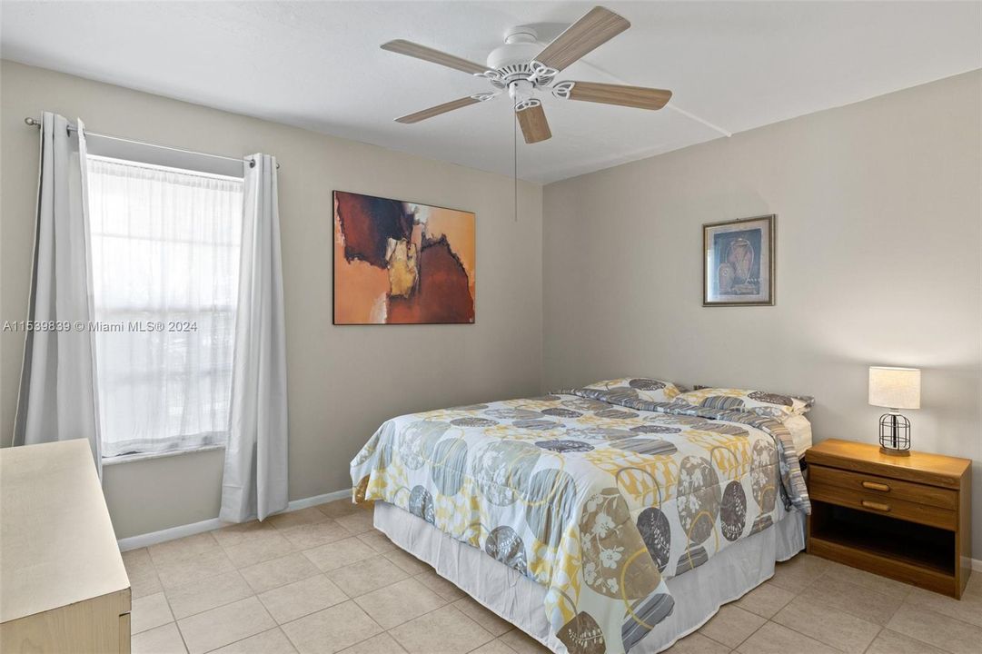 For Sale: $195,000 (2 beds, 2 baths, 980 Square Feet)