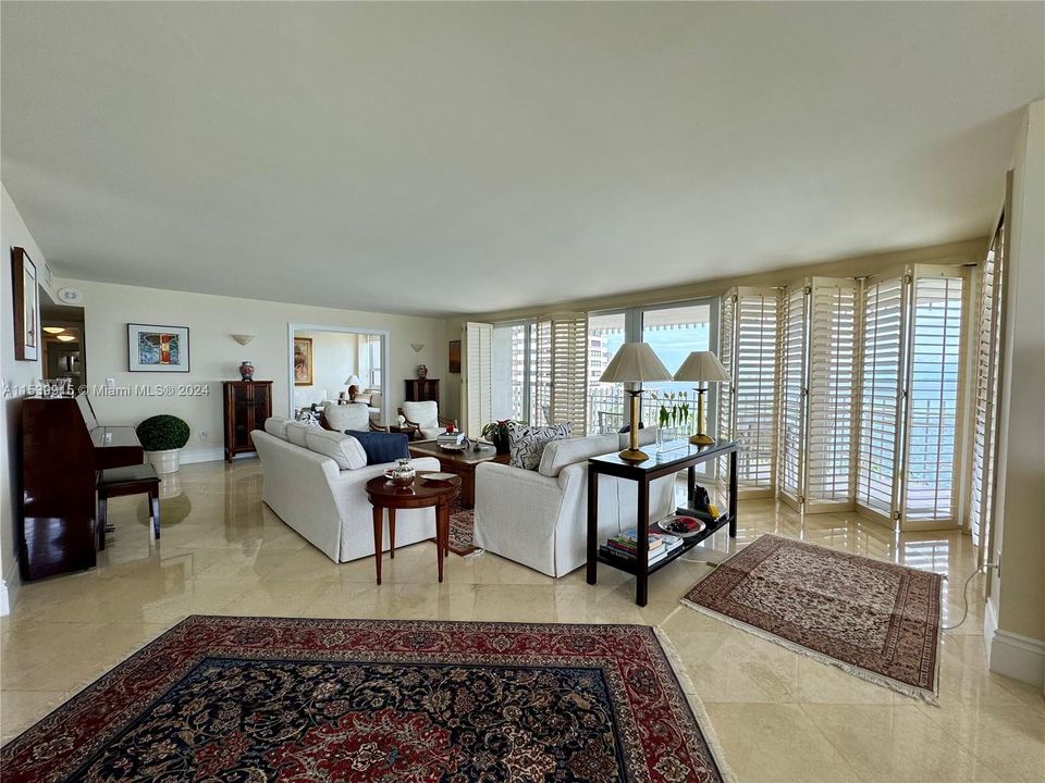 Recently Sold: $2,400,000 (3 beds, 2 baths, 2614 Square Feet)