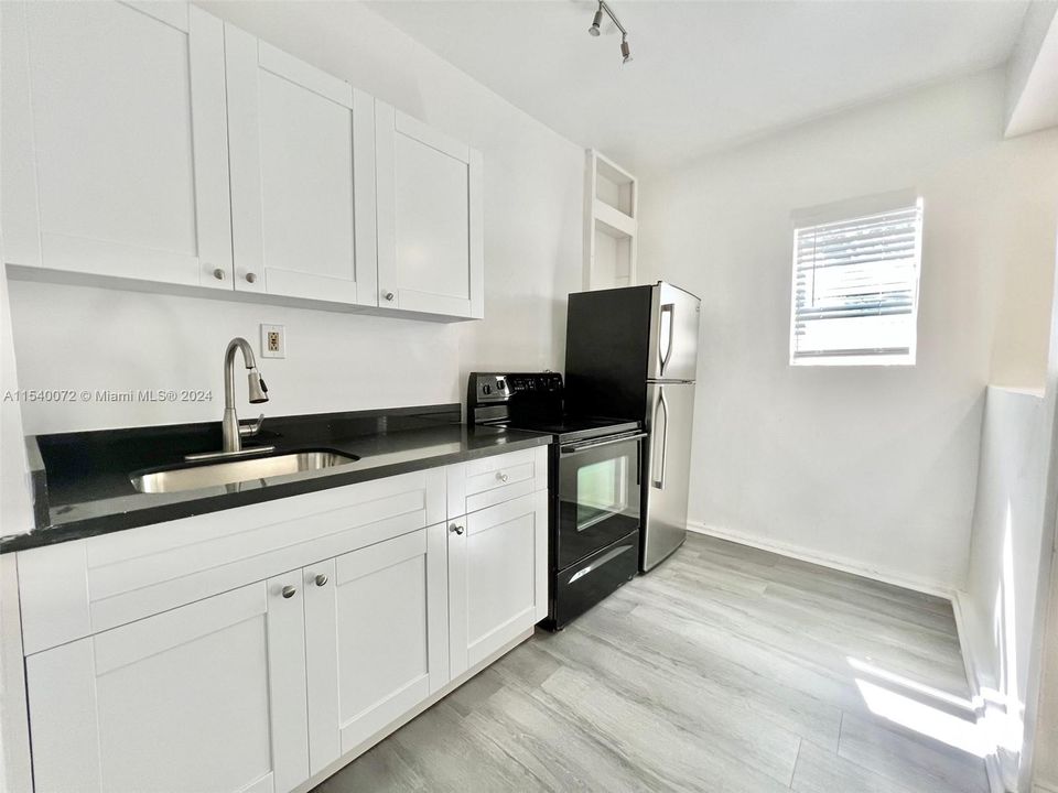 Recently Rented: $1,700 (1 beds, 1 baths, 650 Square Feet)