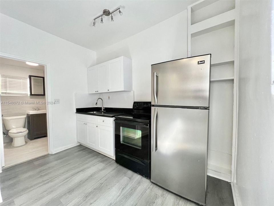 Recently Rented: $1,700 (1 beds, 1 baths, 650 Square Feet)