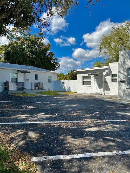 Recently Rented: $1,700 (1 beds, 1 baths, 650 Square Feet)