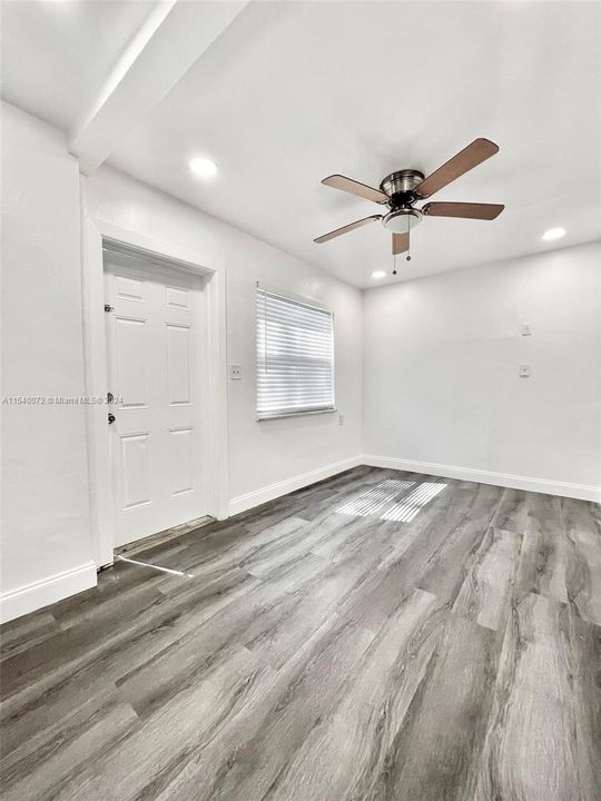 Recently Rented: $1,700 (1 beds, 1 baths, 650 Square Feet)