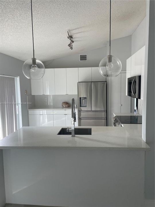 Recently Sold: $660,000 (3 beds, 2 baths, 1631 Square Feet)