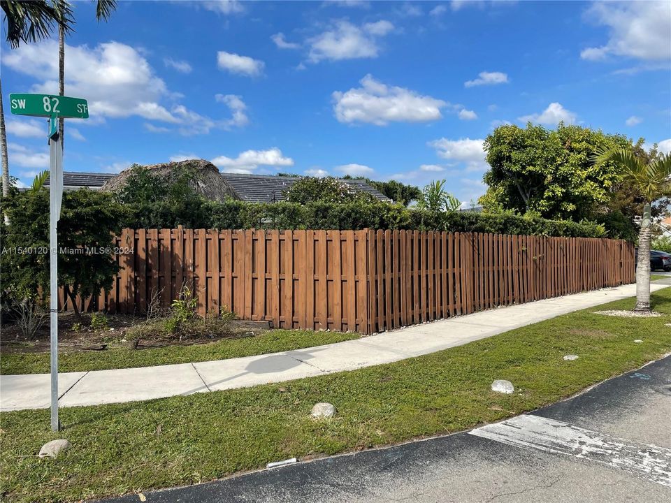 Recently Sold: $660,000 (3 beds, 2 baths, 1631 Square Feet)