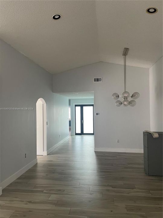 Recently Sold: $660,000 (3 beds, 2 baths, 1631 Square Feet)