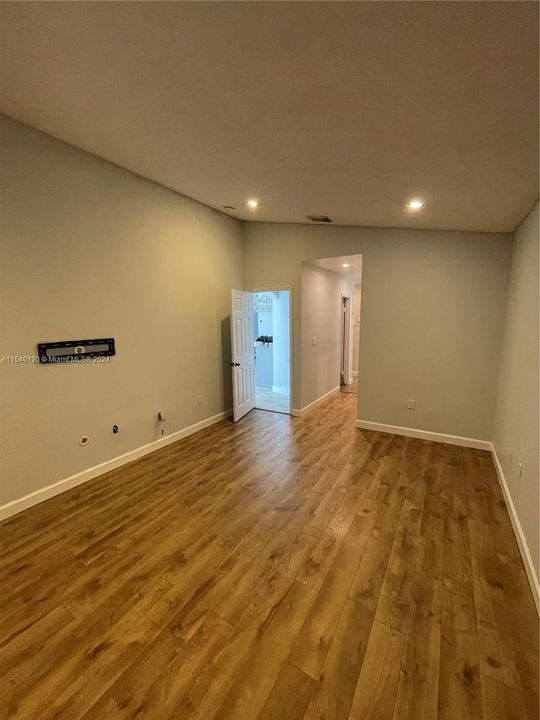 Recently Sold: $660,000 (3 beds, 2 baths, 1631 Square Feet)