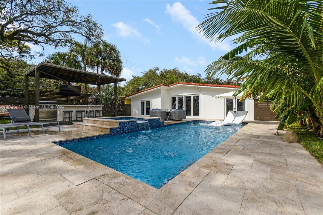 Recently Sold: $2,200,000 (3 beds, 2 baths, 1808 Square Feet)