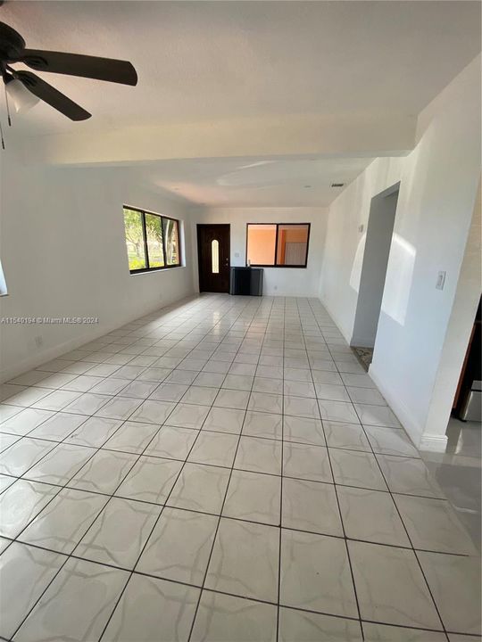 最近售出: $650,000 (3 贝兹, 2 浴室, 1395 平方英尺)