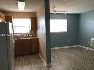For Sale: $275,000 (1 beds, 1 baths, 577 Square Feet)