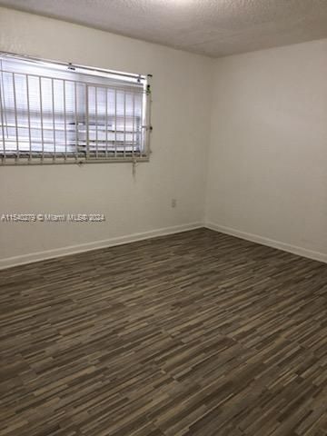 For Sale: $275,000 (1 beds, 1 baths, 577 Square Feet)